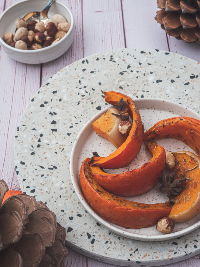 légumes d'automne rôtis, noisettes, pommes de pin et anis étoilé